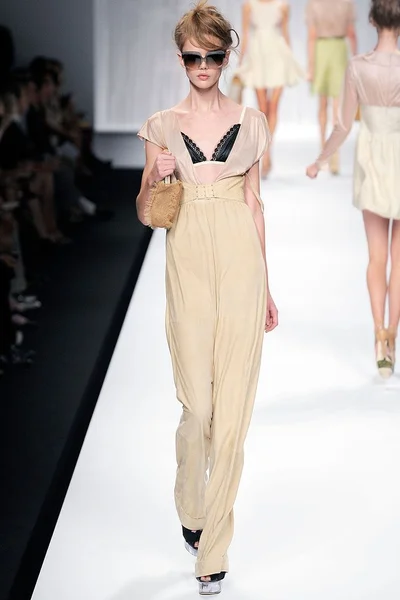 Look 18